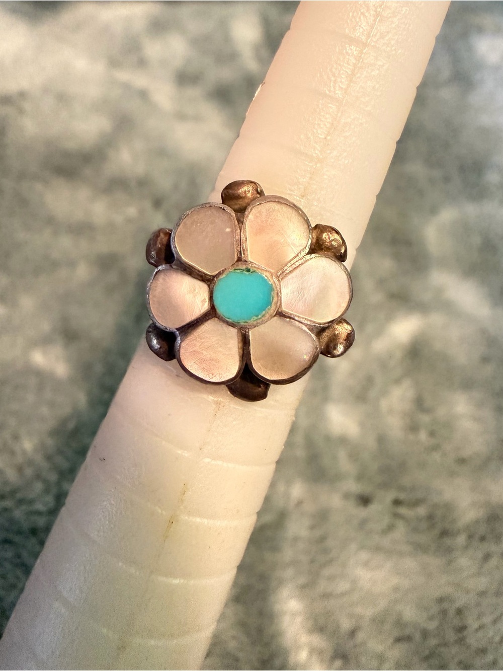 Vintage Zuni Sterling Silver Mother of Pearl & Turquoise Flower Ring - Size 5 - Picture 3 of 7